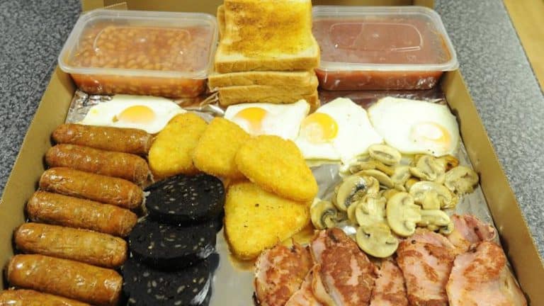 This Cafe Is Serving A Breakfast That’s So Big It Comes In A Pizza Box