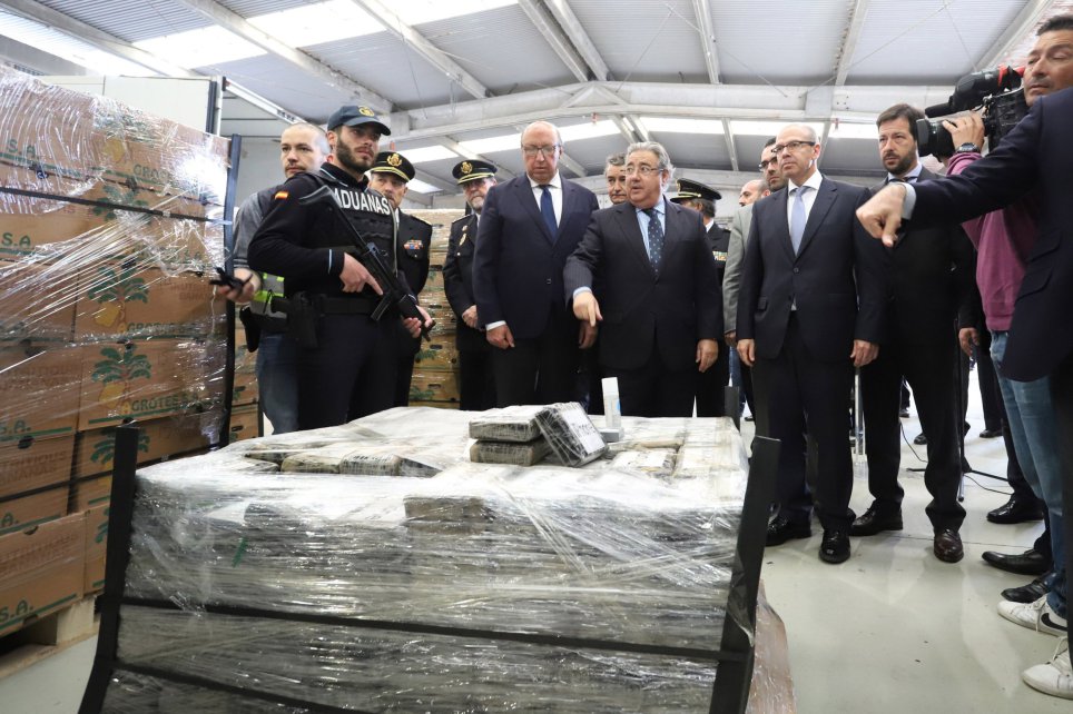 Six arrested in connection with a nine tons cocaine shipment