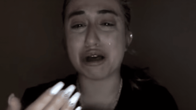 A Blogger Cried At The Thought Of A 9-5 Job After Her Instagram Was Deleted