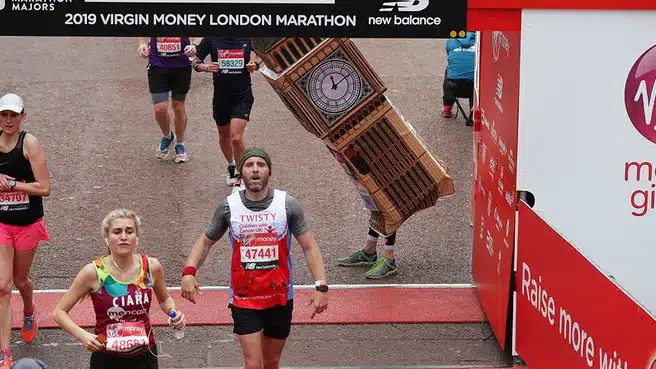 This Guy Who Ran The London Marathon As Big Ben Had An Impossible Time Getting Past Finish Line (VIDEO)