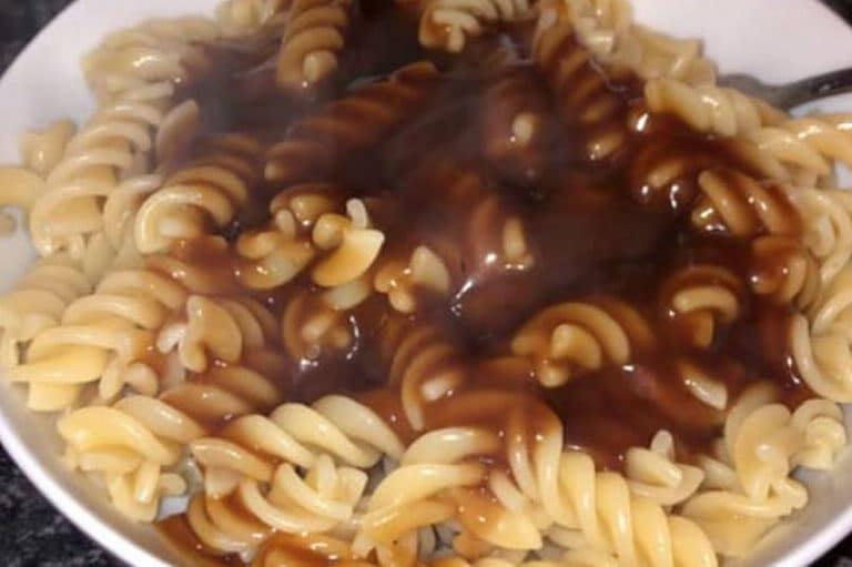 Someone Has Decided To Cook Pasta With Gravy And It Looks Completely Rank