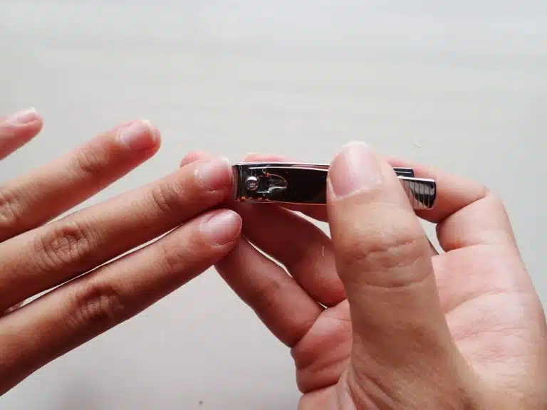 A Nurse Says That Long Nails Are The Fastest Spreader Of Coronavirus; Advises You To Cut Them Short