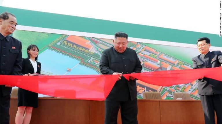 Conspiracy Theorists Are Claiming That Kim Jong-Un’s Appearance Was A Body Double