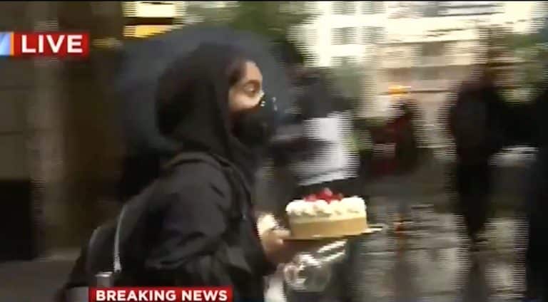 A Looter In America Stole A Cheesecake From A Cheesecake Factory (VIDEO)