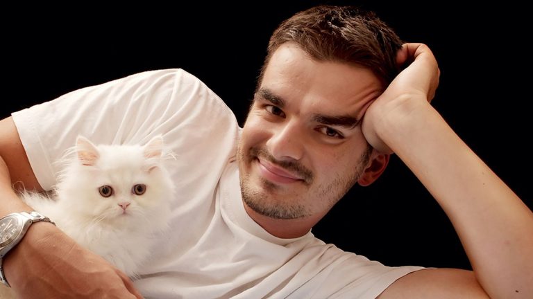 Women Think Men Who Own Cats Are Beta Losers, According To New Study