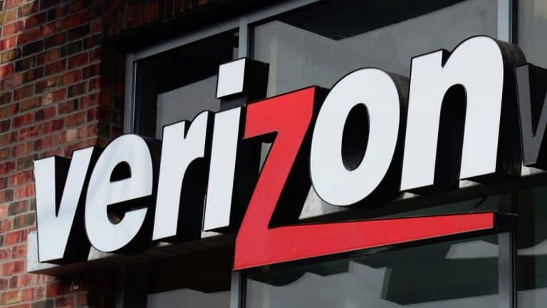A Woman Urinated In A Verizon Store After Being Told That She Had To Wear A Mask