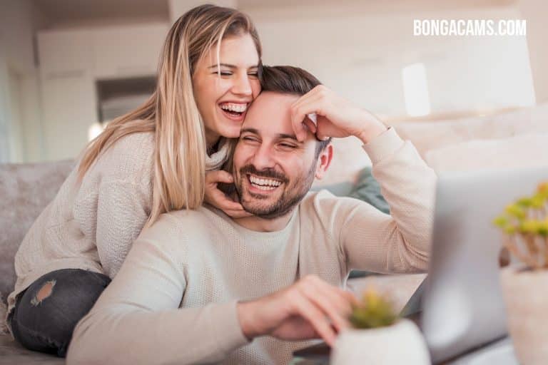 A Female Journalist Conducted An Experiment: She Registered On Webcam Site BongaCams And Earned 800 Euros!