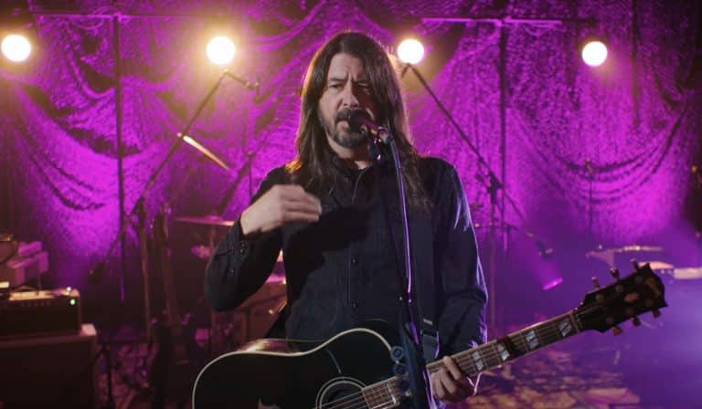 Here’s Dave Grohl Breaking Down How He Wrote The Foo Fighters’ Best Song ‘Everlong’