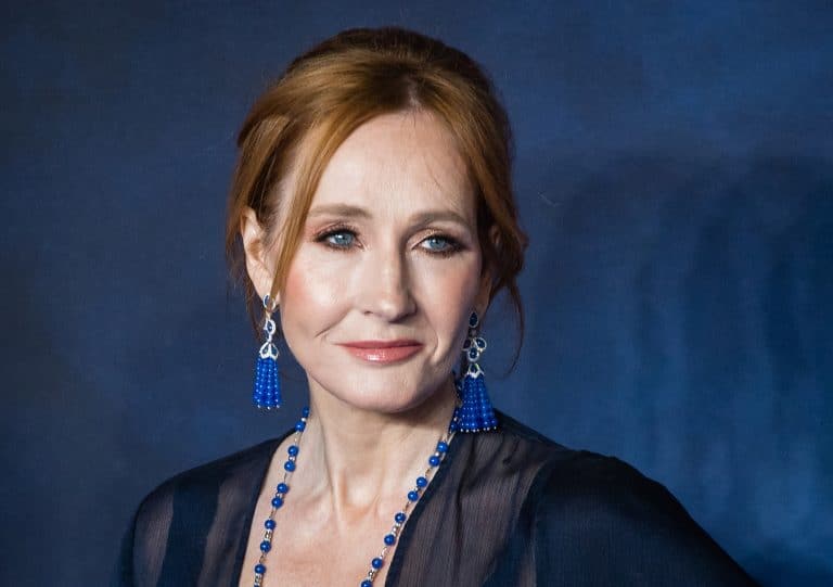 J.K. Rowling Publicly Shames Person Who Sent Her Death Threat Online