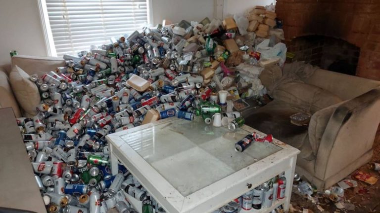Tenant Didn’t Pay Rent, Left 8000 Cans In The Flat And Had Never Flushed The Toilet