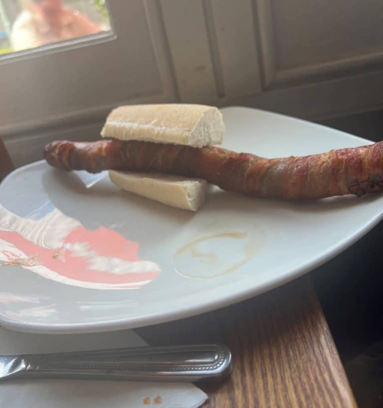 Woman Fuming After Being Served Hot Dog That Looks Like E.T.’s Finger At Toby Carvery
