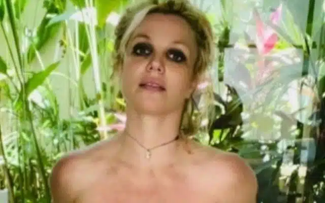Britney Spears Just Posted A Bunch Of Completely Nude Photos & Fans Think It’s A ‘Cry For Help’ (NSFW)