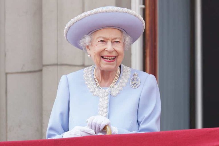 130,000 People Have Signed A Petition For A Permanent Bank Holiday To Honour The Queen
