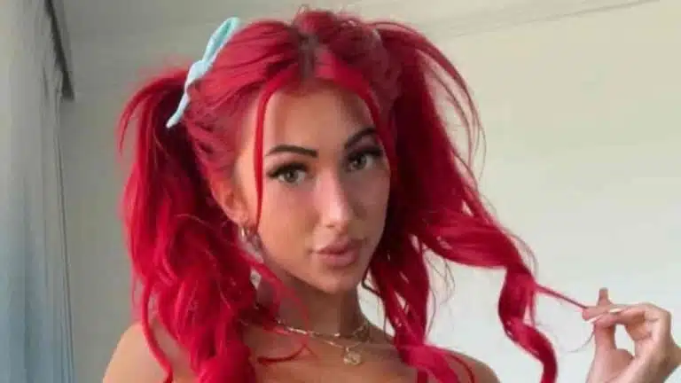 This Woman Has 7000 Boyfriends Online Because She’s Too Good Looking To Date In Real Life