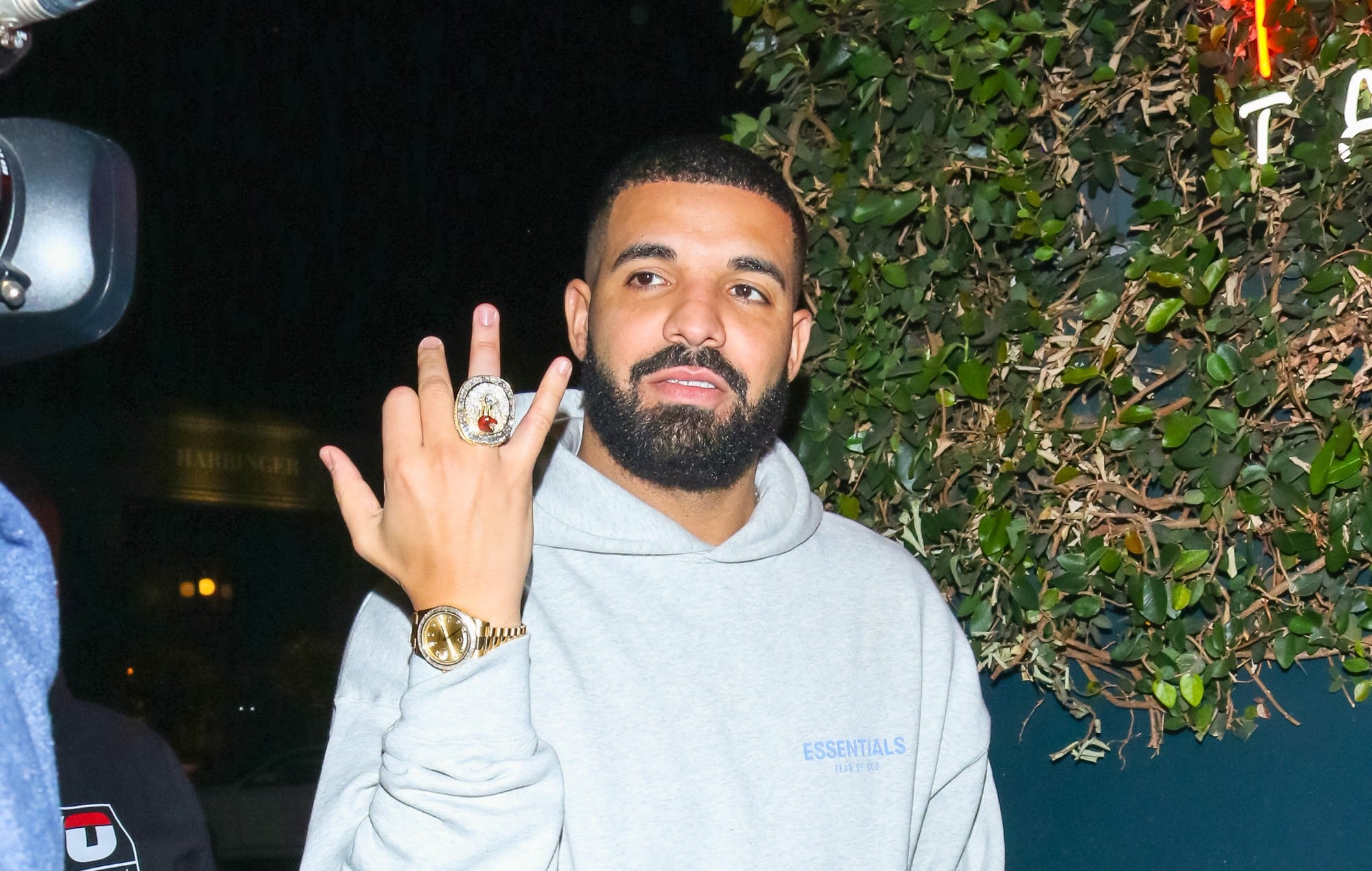A Video Has Leaked Of Drake Masturbating In Bed
