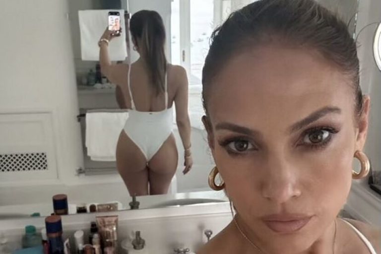 Jennifer Lopez Bounces Back From Ben Affleck Divorce With NSFW Mirror Selfie