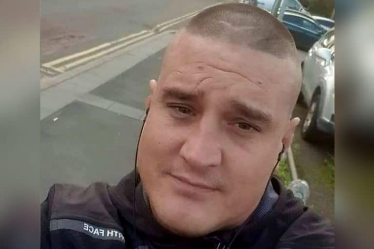 Man Who Attacked Girlfriend On Blackpool Trip Gives Judge Thumbs Up As He Walks Free From Prison