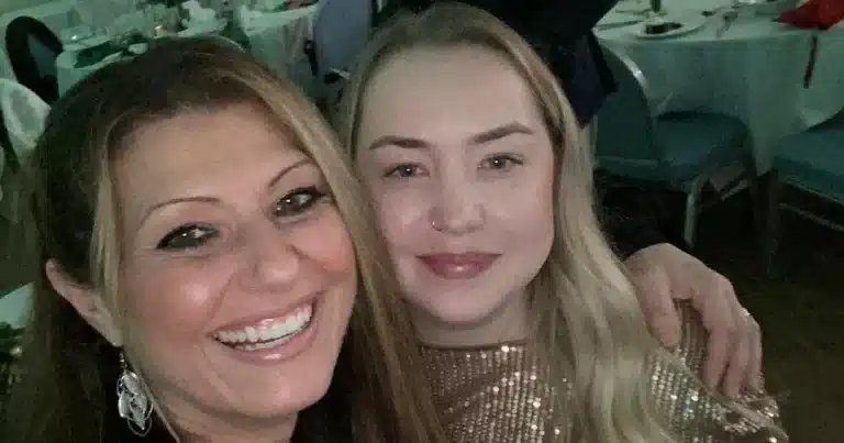 Woman Calls For Sunbed Ban After Stage Four Cancer Diagnosis, Age 23