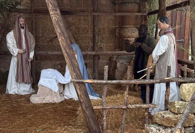 Wanted Man Jumped Into Nativity Scene And Pretended To Be ‘Wise Man’ To Lose Police
